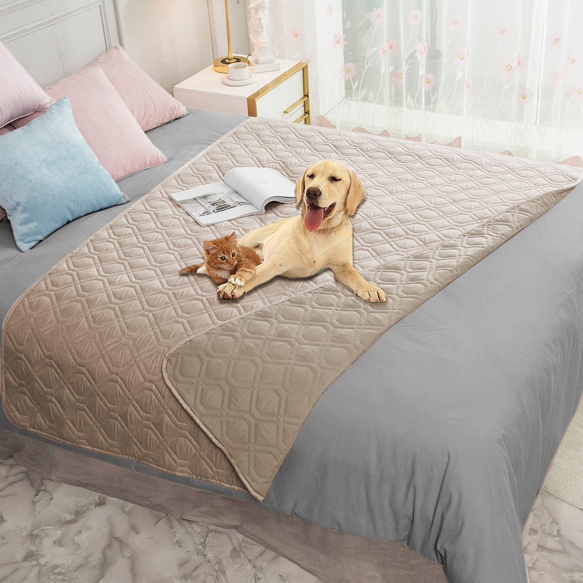 Ameritex couverture imperméable réversible sur canapé chien, protection durable du salon.