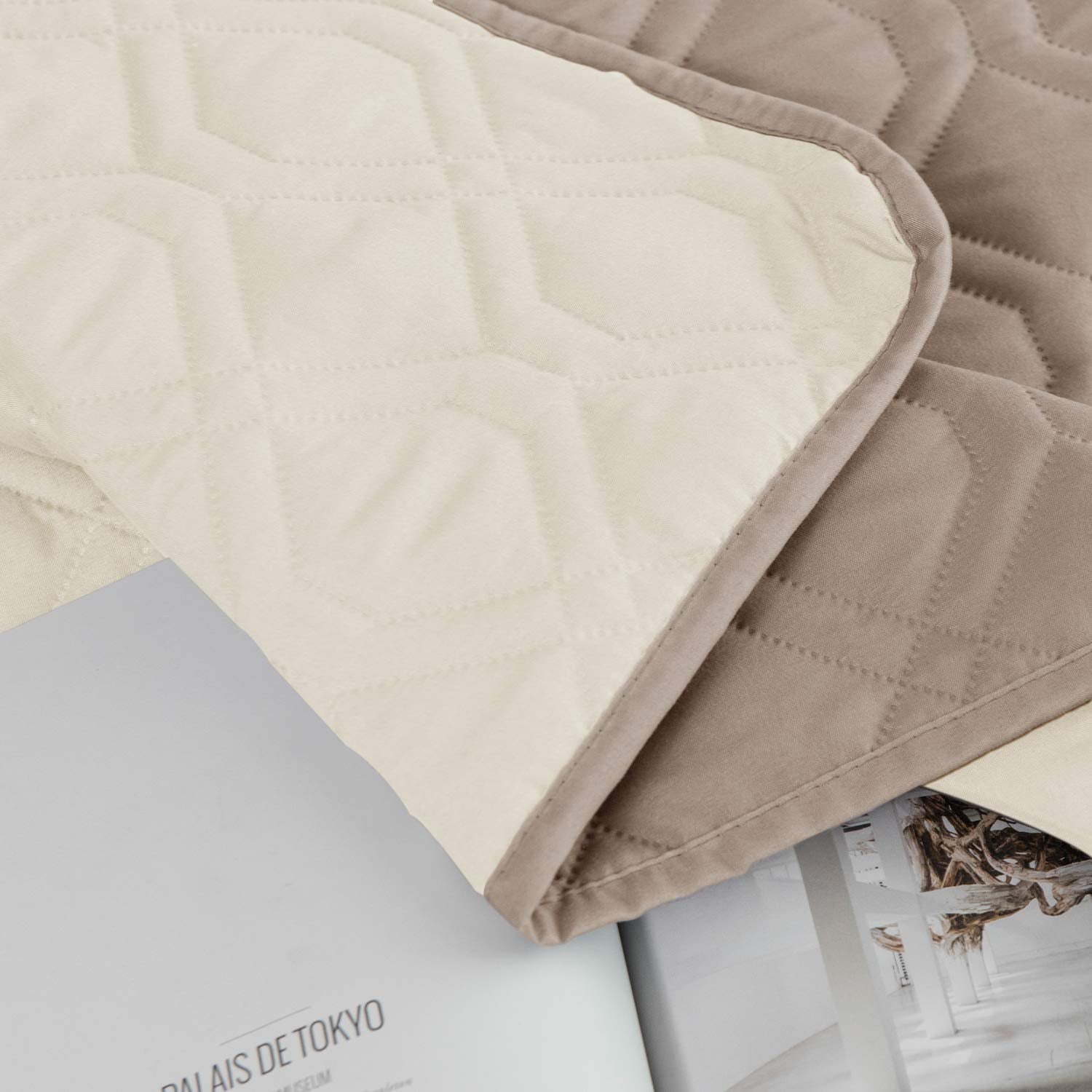 Ameritex douceur et confort sur lit pour moments de repos.