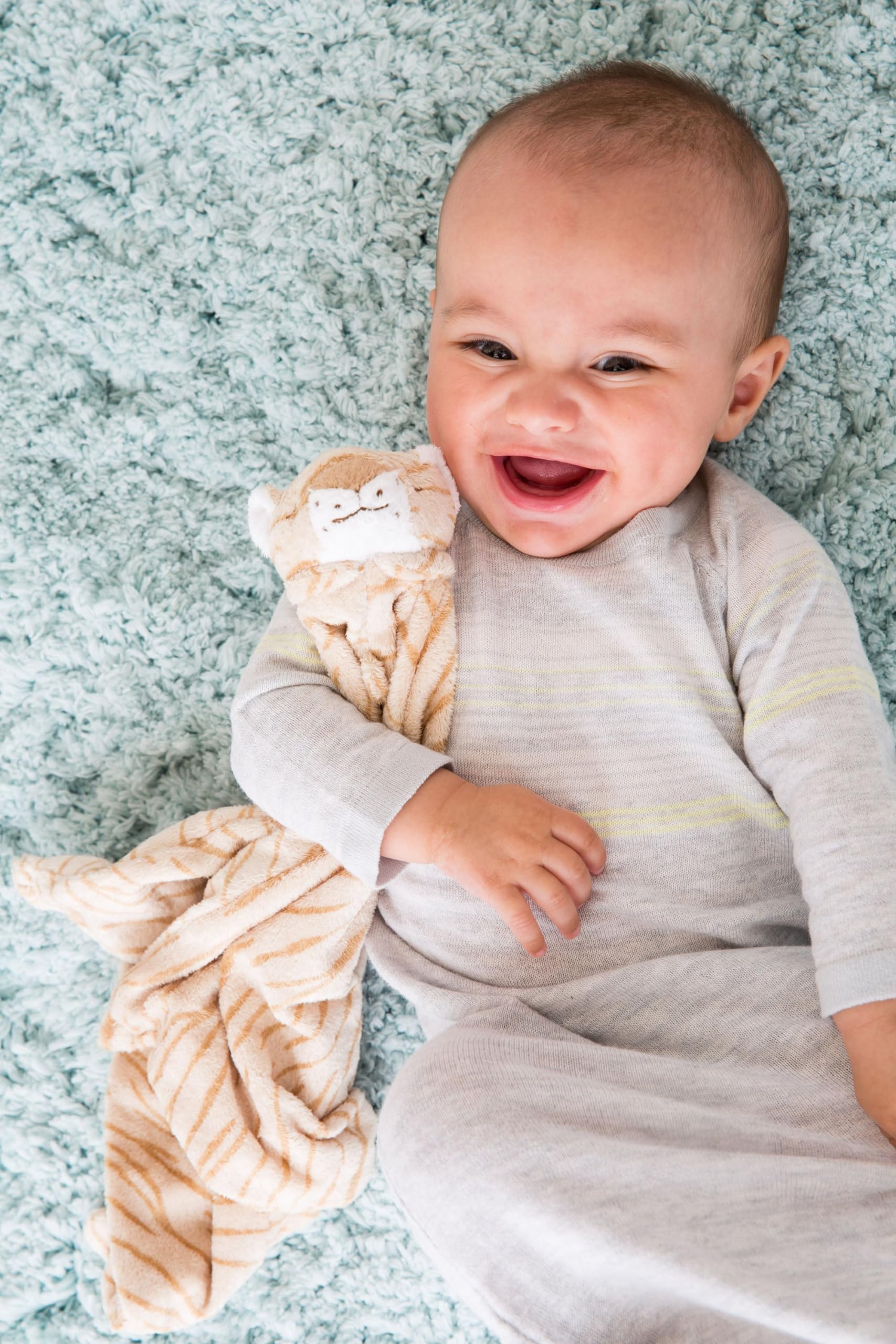 Angel Dear Tigre Doudou - compagnon recomfortant lors des siestes et aventures.