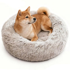 Lit rond Aofast pour chien et chat, plan rapproché sur la texture pelucheuse et le confort.