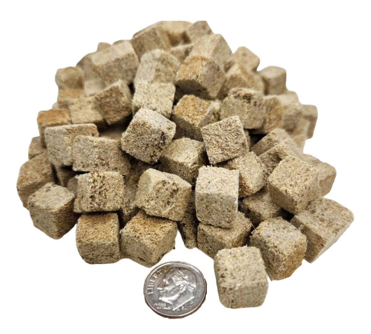 Aquatic Foods Inc. cubes tubifex séchés flottants dans l'aquarium