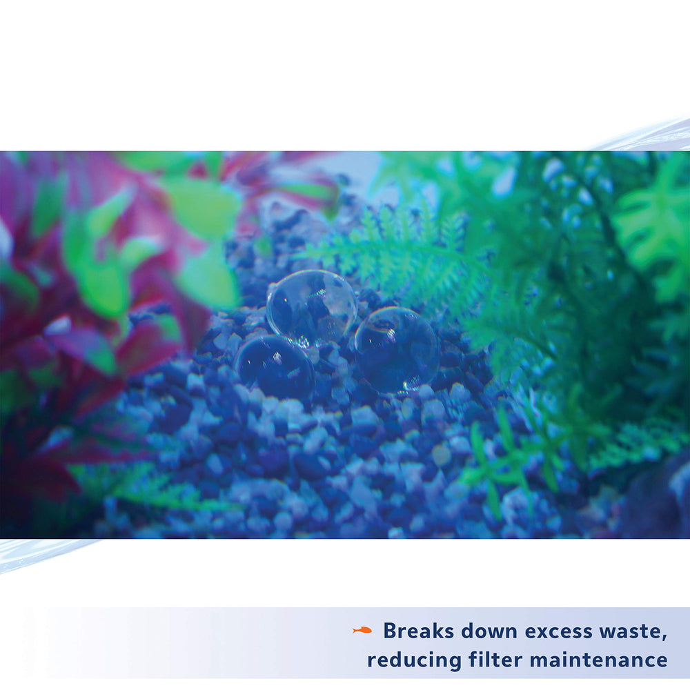 Dose facile du gel Aqueon PURE dans l'aquarium.