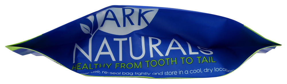 Petit chien profite d'une friandise dentaire Ark Naturals