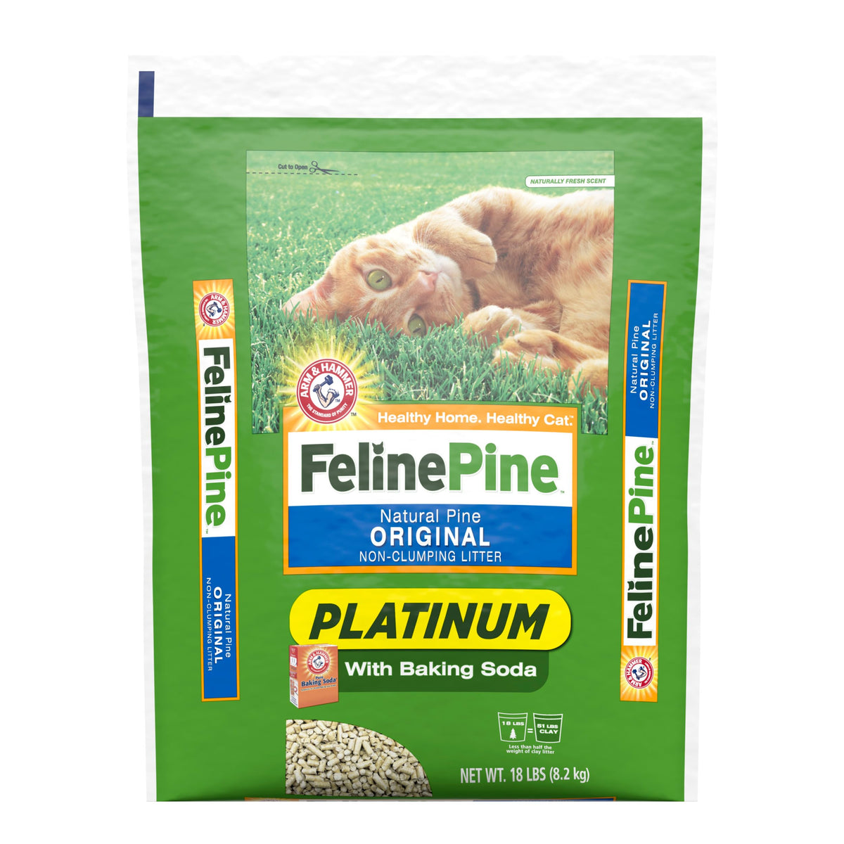Arm & Hammer Feline Pine Platinum litière non agglomérante, sac ouvert, facile à verser.