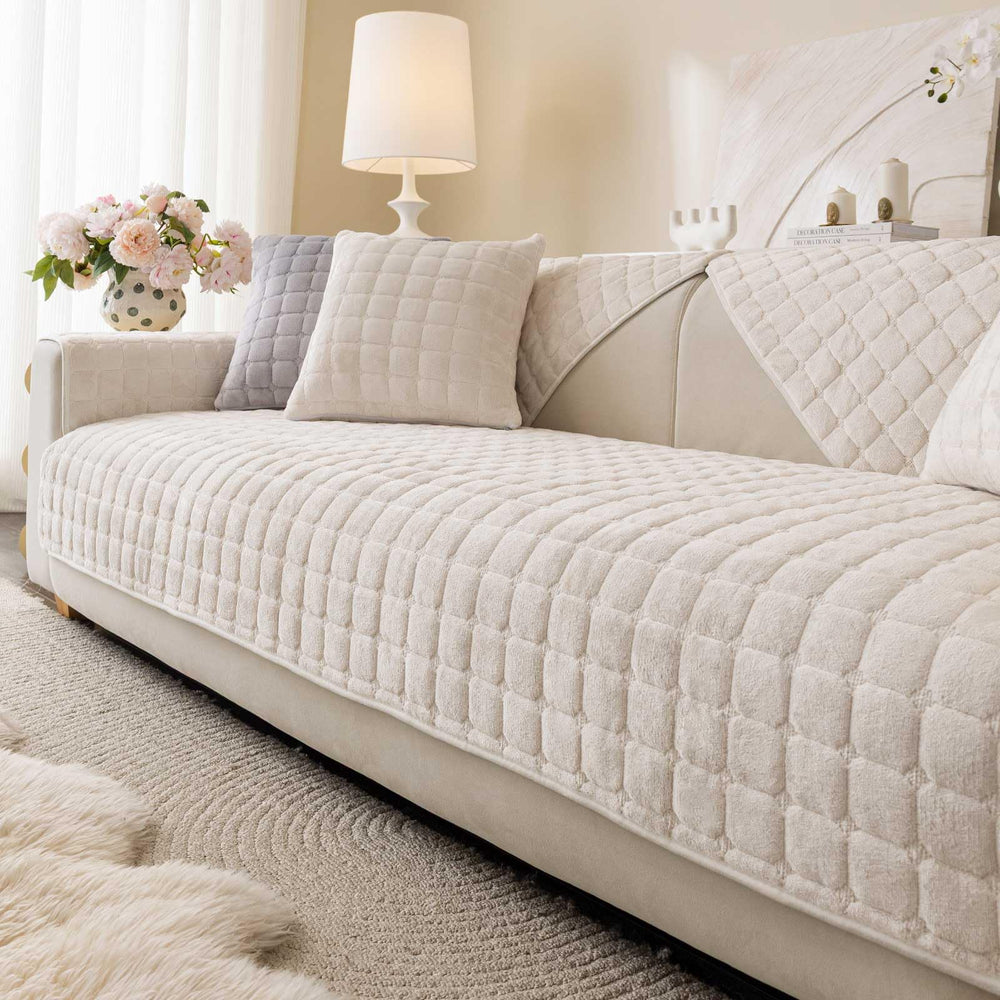 Housse Aucrovee velours blanc anti-poil sur canapé pour propreté durable