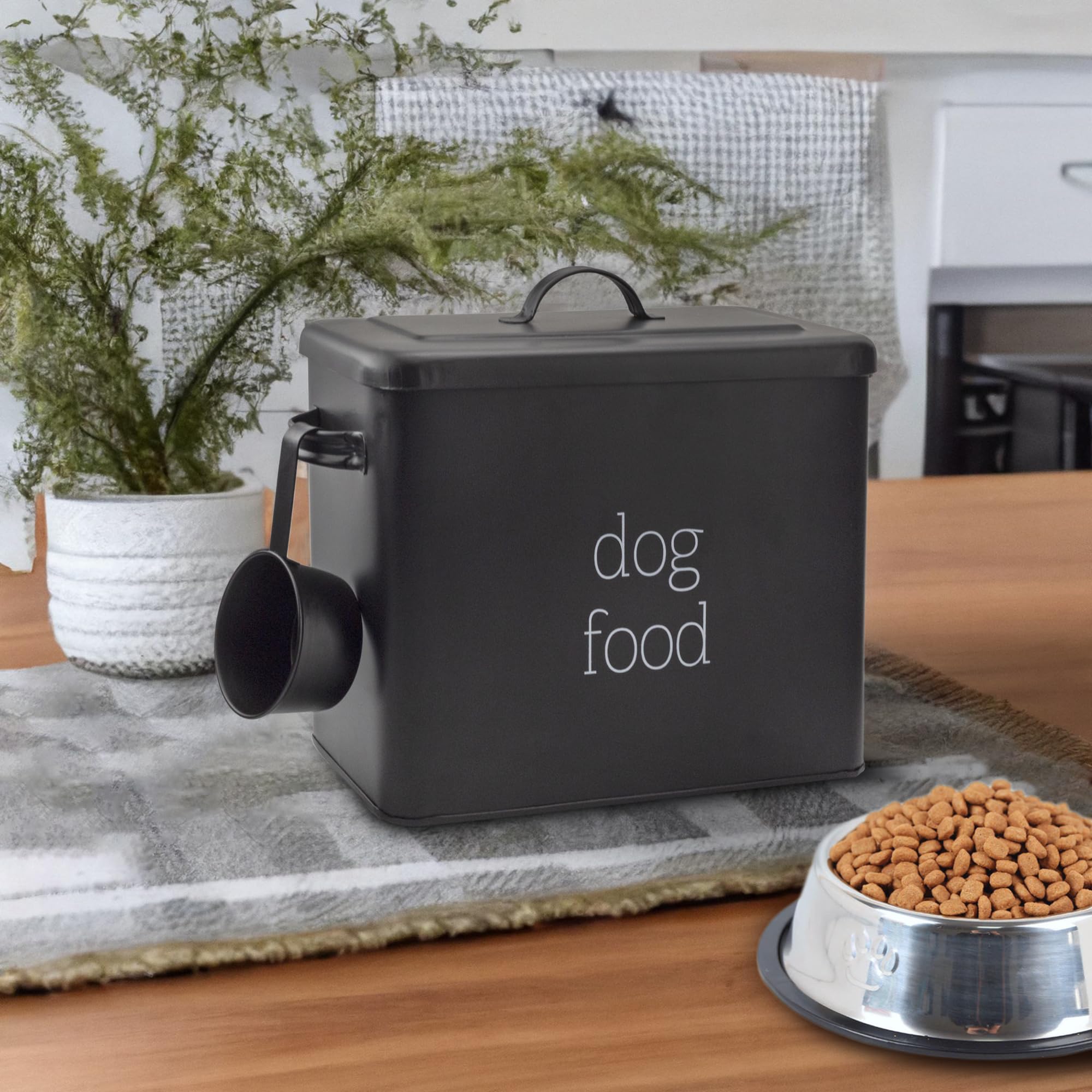 AuldHome Design Canister noir rétro – vue arrière en cuisine.