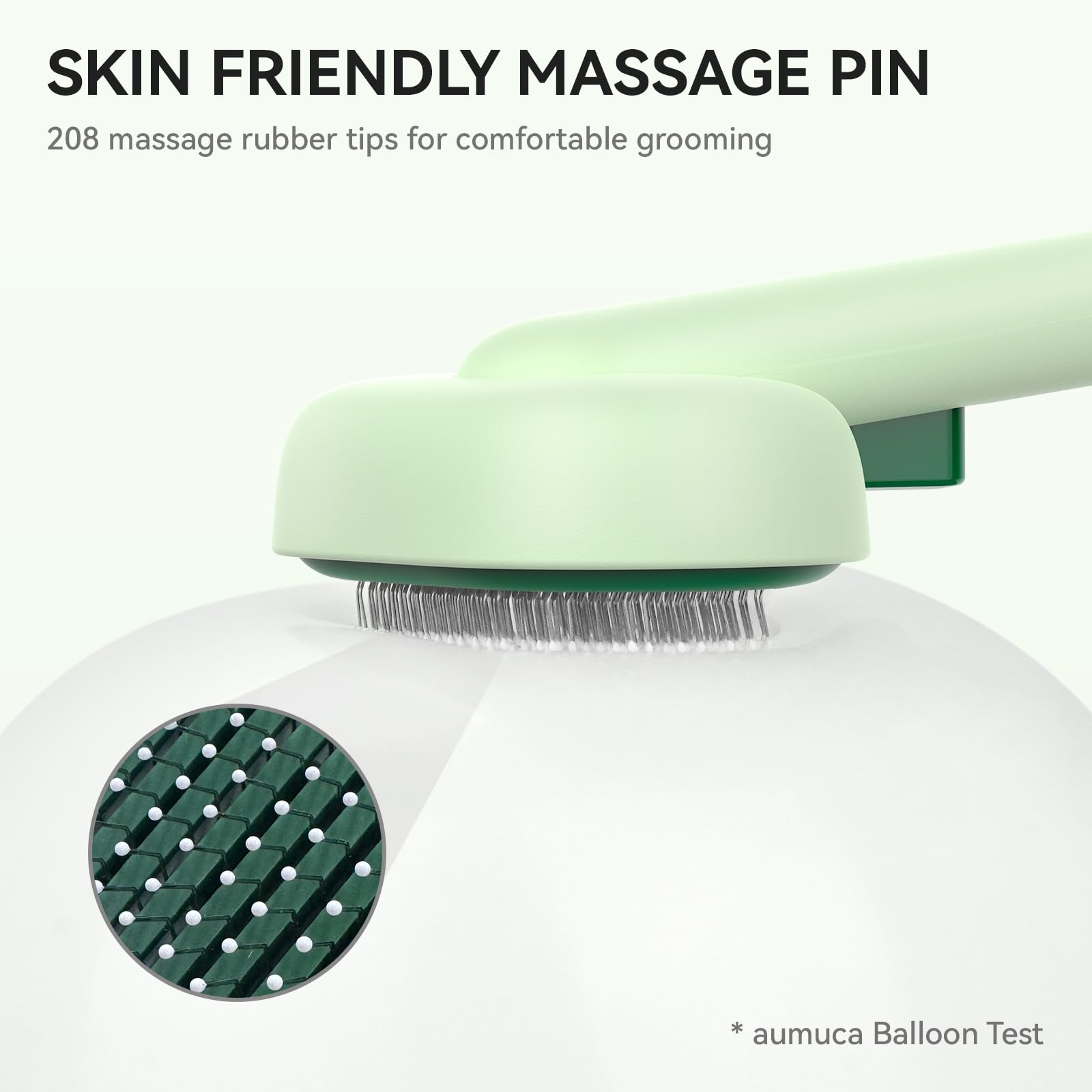 La brosse Aumuca collecte les poils sur la brosse
