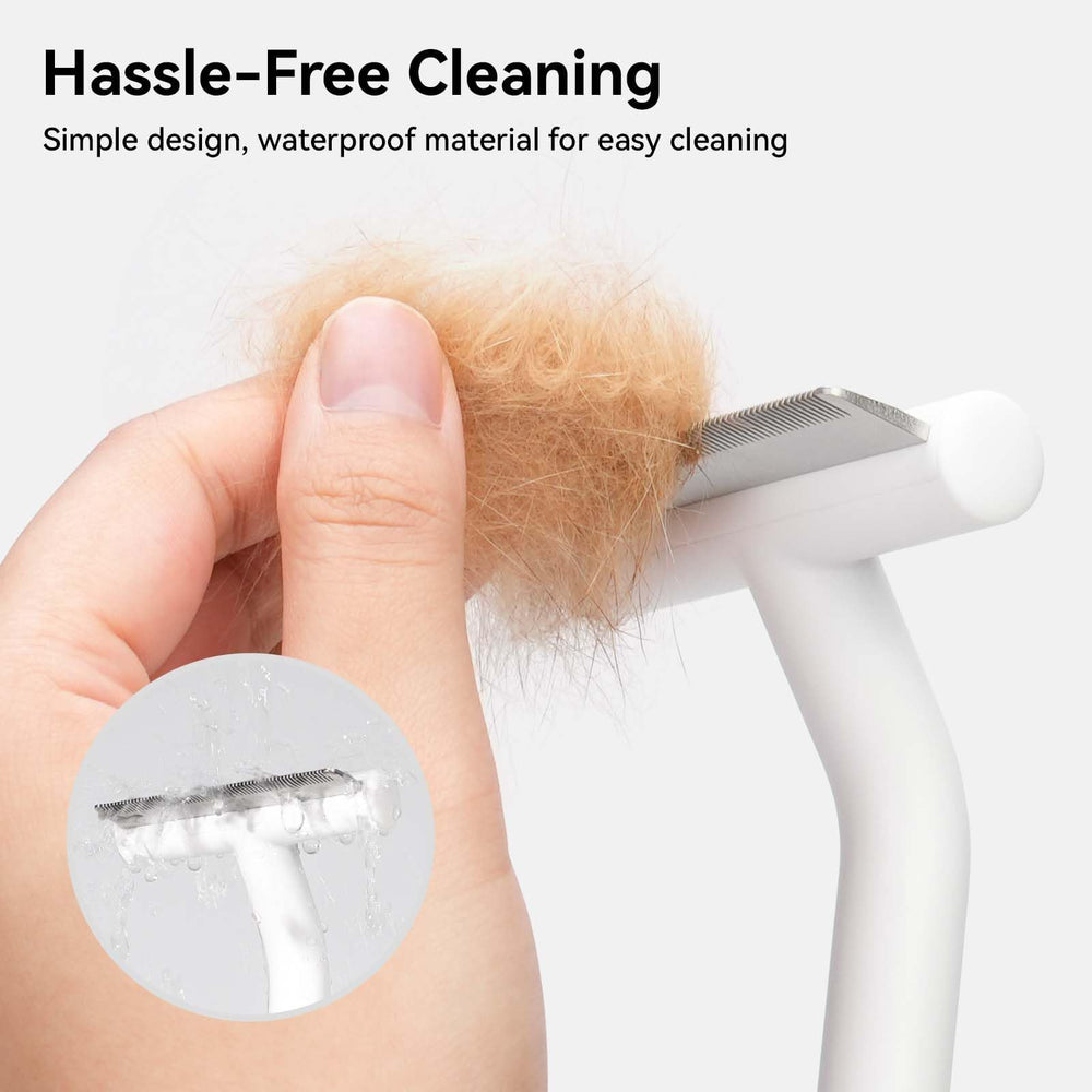 Poignée ergonomique Aumuca sur brosse pour chat au pelage court.