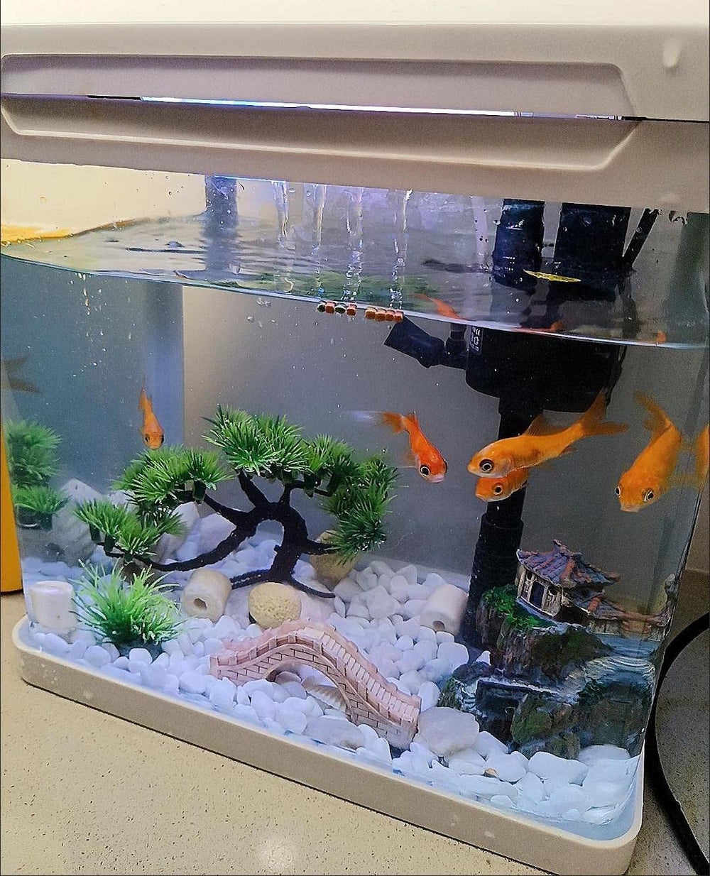 AWXZOM rocher-petit-jardin-aquarium: touche réaliste et refuge pour poissons.