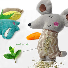 Jouet AZOFFYIU pour chat, carotte peluche, texture douce idéale pour les jeux en intérieur.