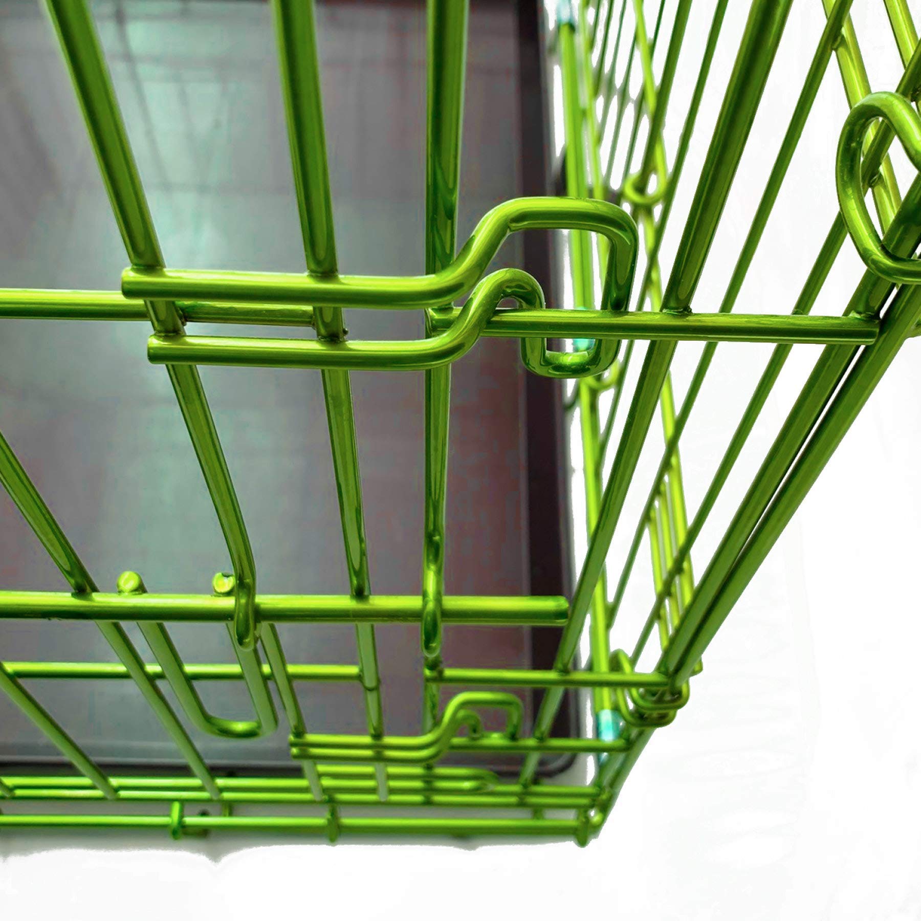 Cage chien BACKYARD EXPRESSIONS disponible en 3 couleurs pour votre intérieur.