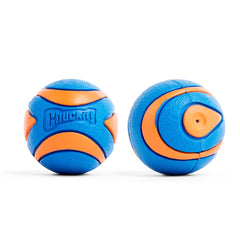 Balle Chuckit! Ultra avec sifflet, petit format, parfaite pour jeux de poursuite et exercice.