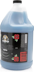 Bark2Basics Rock the Dog, mousse douce pour pelage soyeux après le lavage.