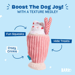 Texture peluche douce et crinkle BarkBox Milkshake, expérience sensorielle amusante.