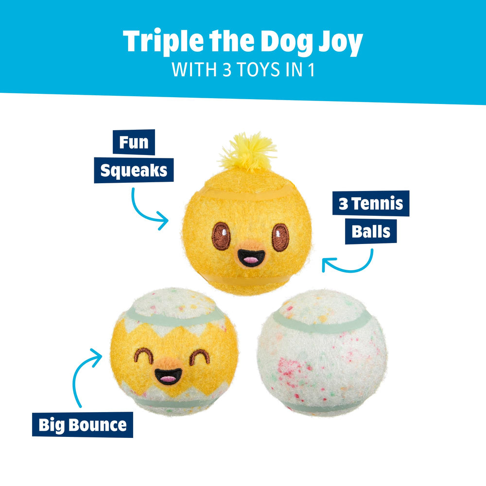 Barkbox Play Hatch: chien jouant dehors avec ces balles jaunes, idéal pour l’exercice.