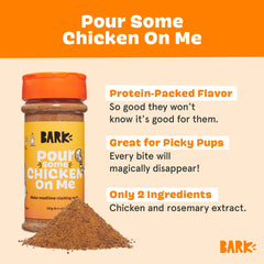 Verse Barkbox poulet dans le bol pour rehausser le repas.