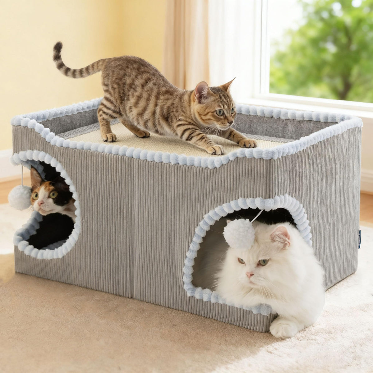 Bedsure chat maison grande gris avec plateau griffage plat, offre un espace de repos et de divertissement.