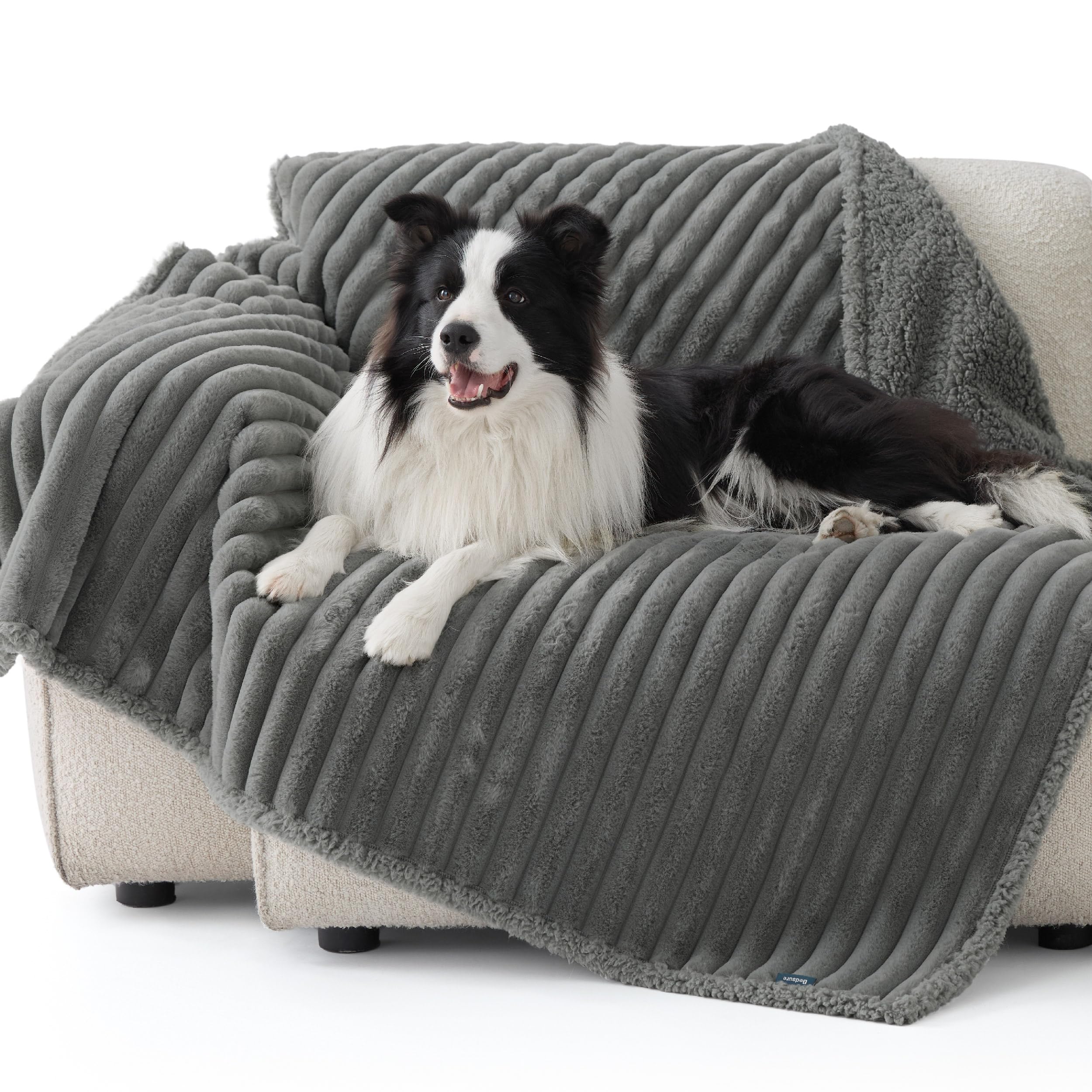 Bedsure ComfyFleece – texture sherpa douce, repos chaleureux pour animal de compagnie.