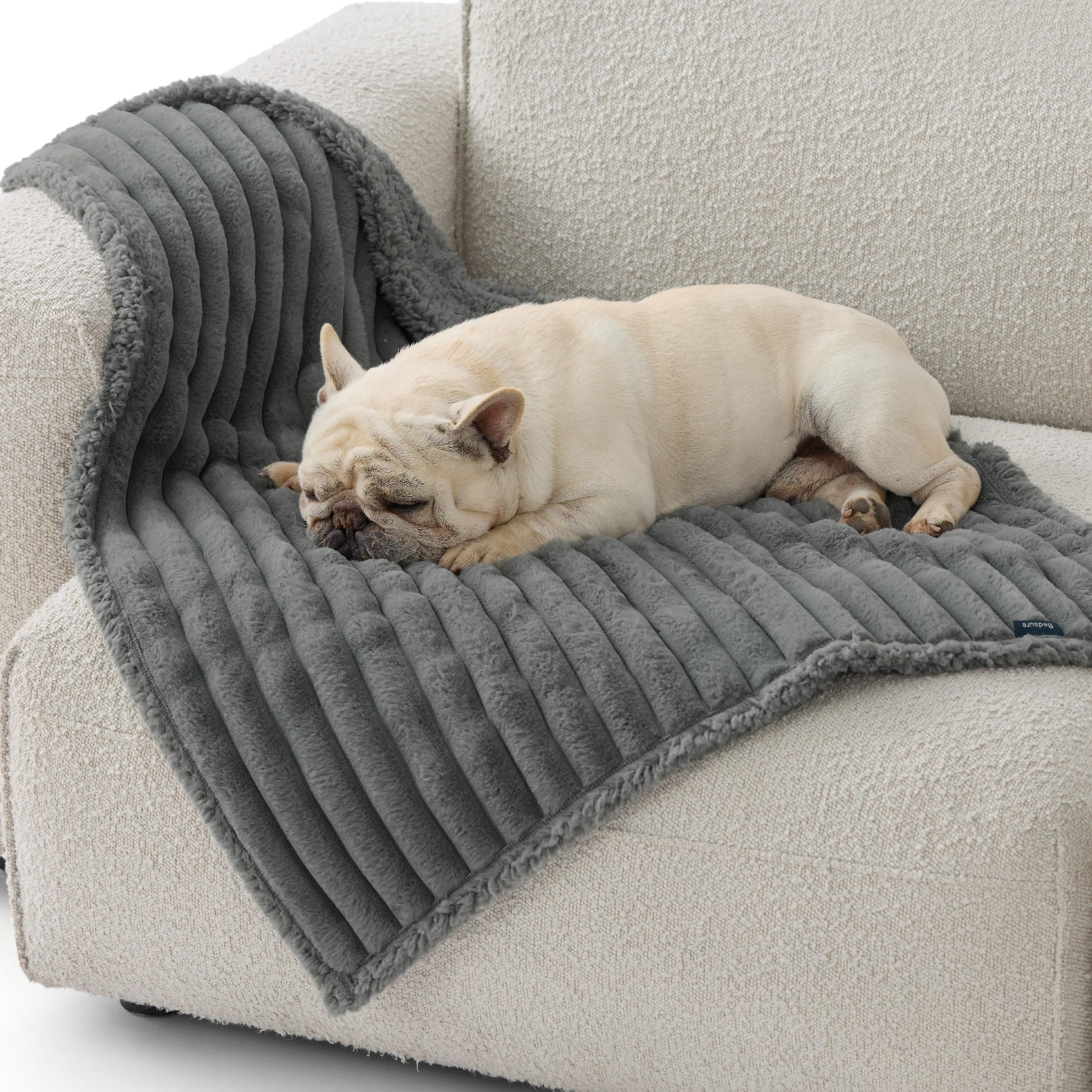 Bedsure ComfyFleece, protège les meubles contre poils et taches lors des jeux.