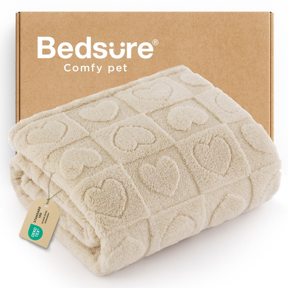 Bedsure couverture chien petit sur canapé, douceur enveloppante pour les siestes.