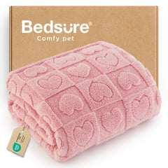 Bedsure: couverture pour petit chien rose 25x35, douce et réconfortante sur canapé.