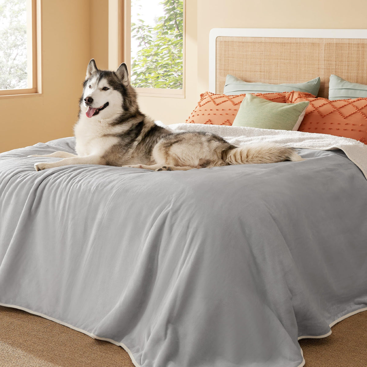 Bedsure couverture étanche sur lit king protégeant le matelas.