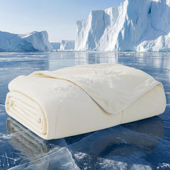 Bedsure couverture refroidissante avec air-core sur canapé, sensation fraîche immédiate.