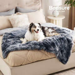 Bedsure face sherpa doux offre un confort chaleureux pour un chien détendu.