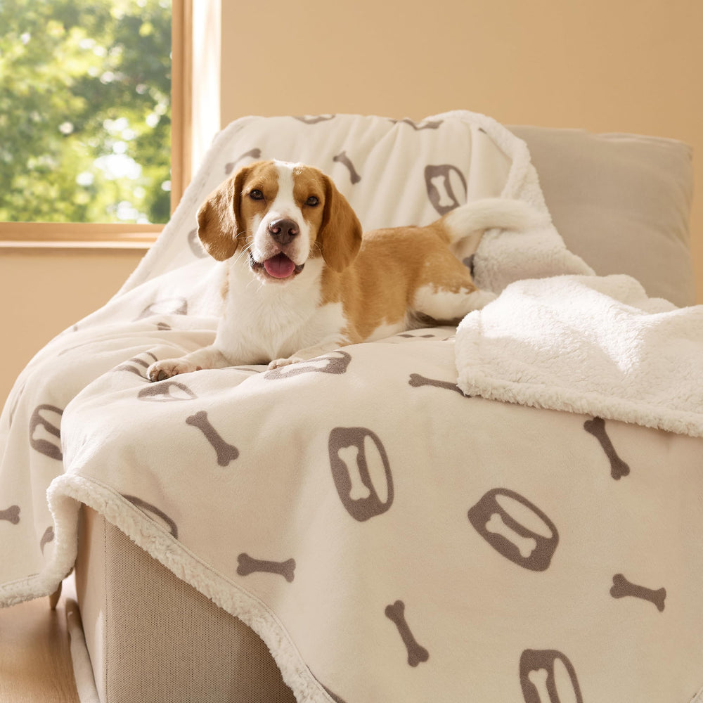 Plaid Bedsure beige neutre, complément discret du salon.