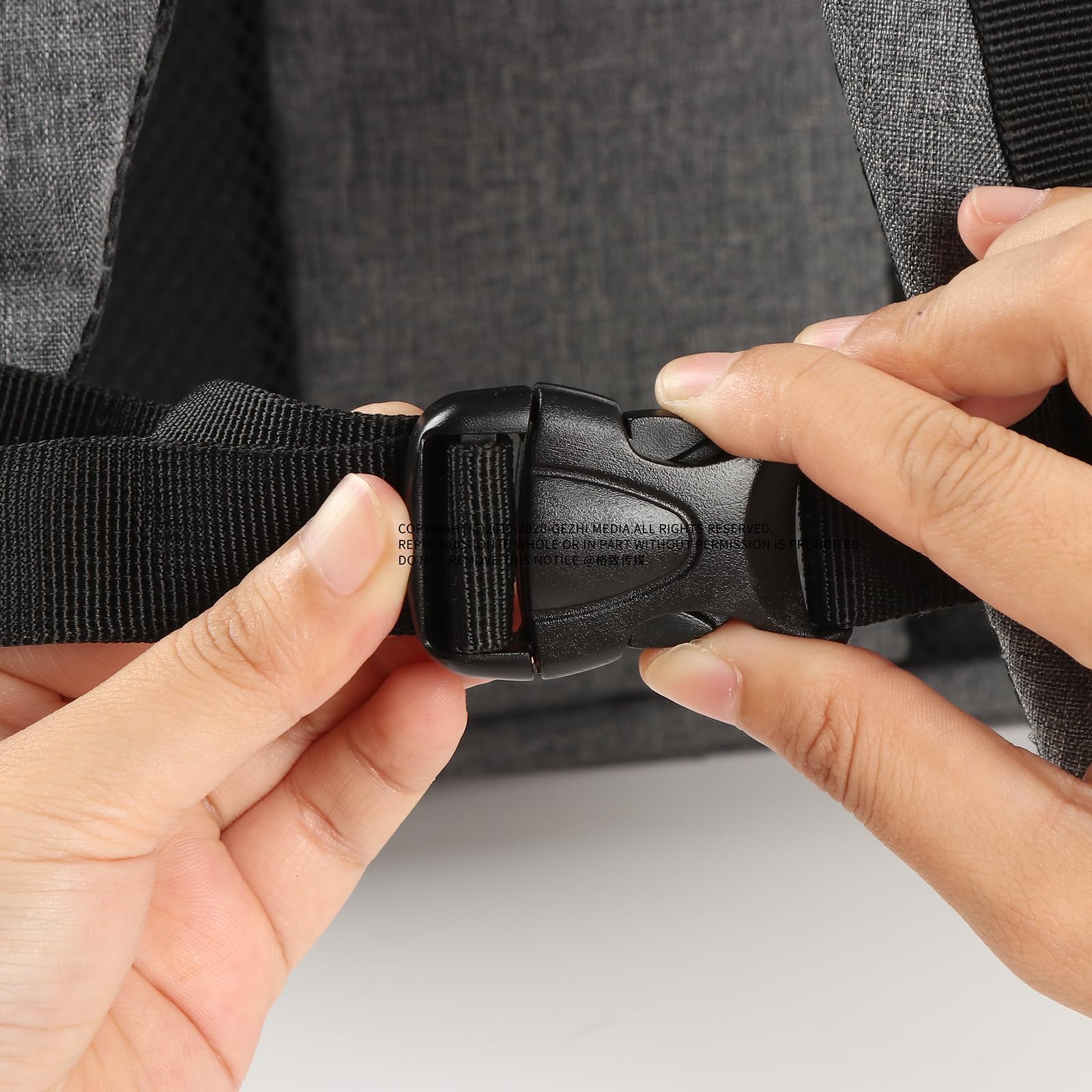 Beidingsen sac solide-bord-dur: fond soutenant le poids.