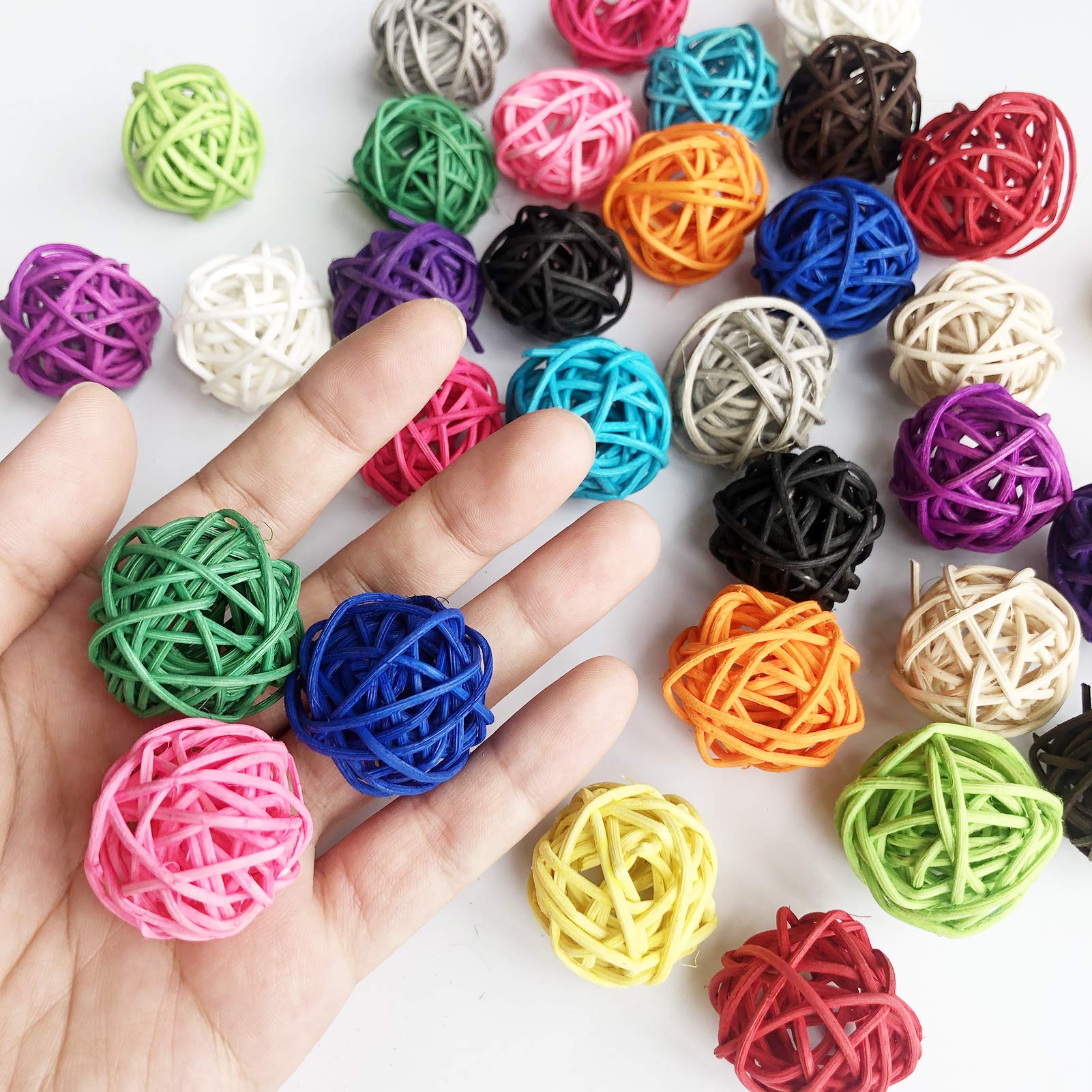 Boules rattan Benvo ensemble 16 couleurs durables pour les oiseaux.