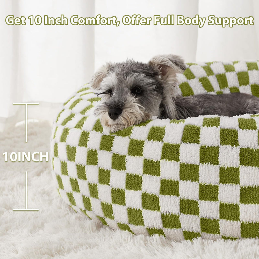 Base antiderapante sur lit beignet chien moyen vert évite les déplacements.
