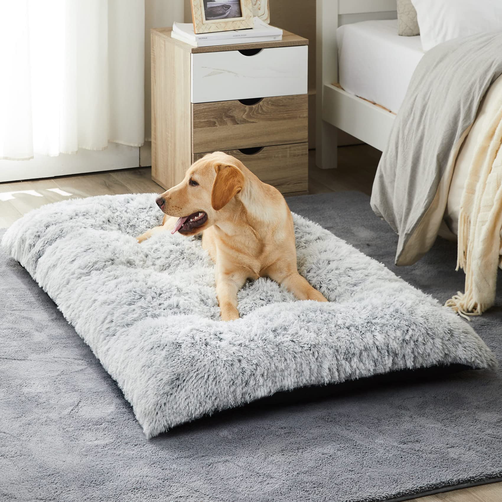 Lit chien grand confort BFPETHOME avec surface peluche pour un repos agréable.