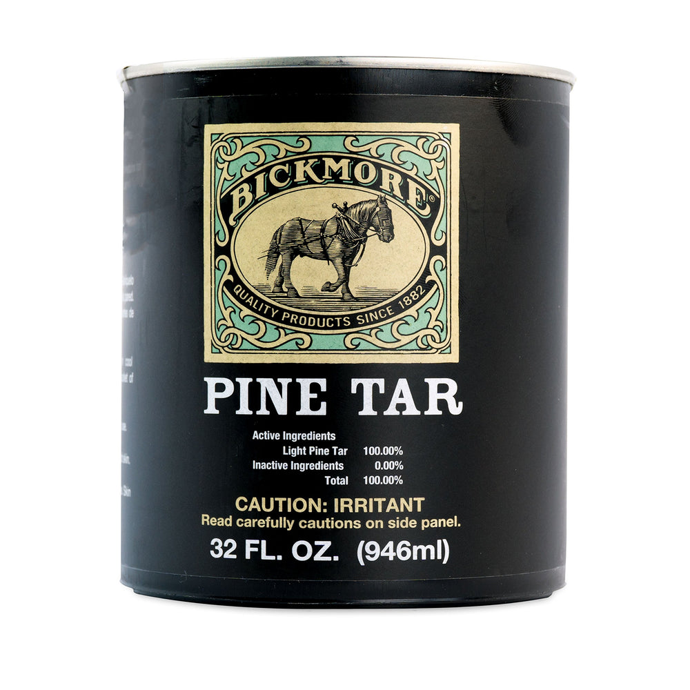 Flacon Bickmore Pine Tar 32oz prêt à soigner les sabots et prévenir les fissures.