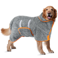 Robe de bain Bienbee pour chien avec séchage rapide après le bain.