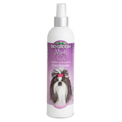 Bio-Groom huile-vison spray chien pour brillance et démêlage en douceur.