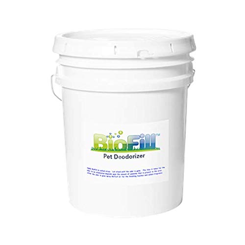 BioTurf granulaires de remplissage sur gazon artificiel, absorption des odeurs en profondeur.