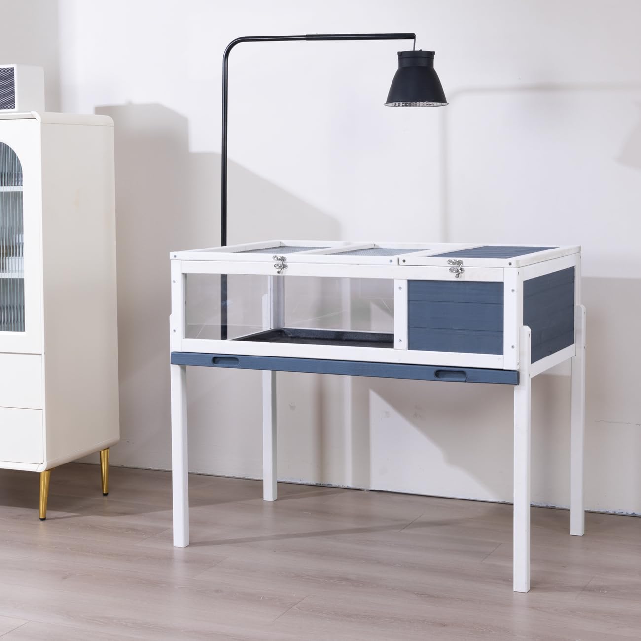 Birasil maison-tortue-bois-interieur-01: habitat sûr et chaleureux pour reptiles.