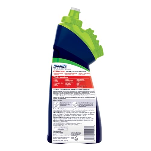 Application sur tapis taché avec Bissell InstaClean Oxy pour taches tenaces.