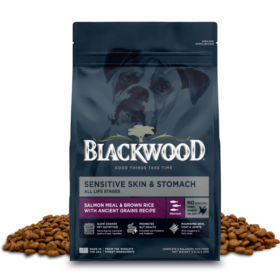 Nourriture Blackwood pour chien, peau sensible et estomac stable, présentation élégante de l'emballage.