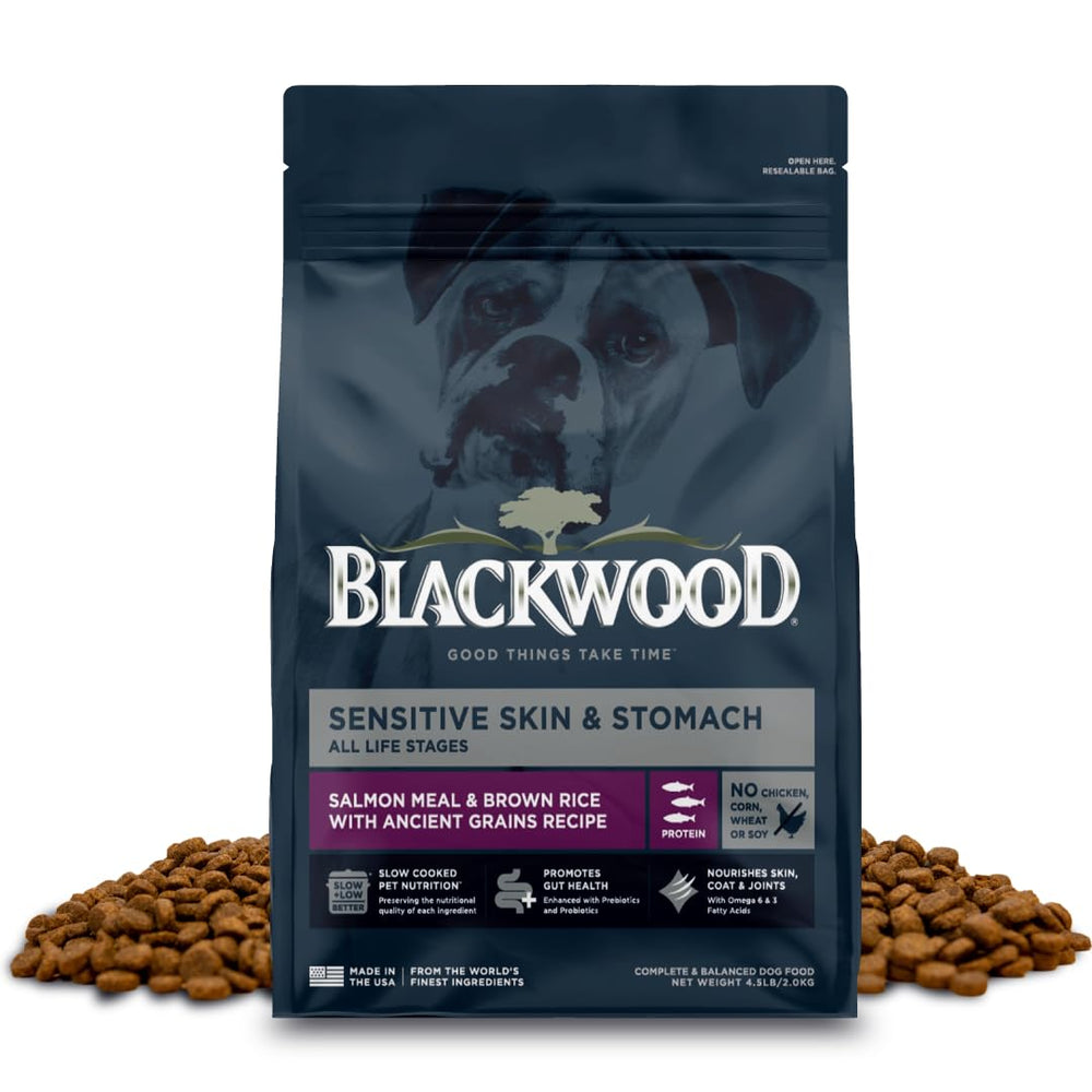 Nourriture Blackwood pour chien, peau sensible et estomac stable, présentation élégante de l'emballage.