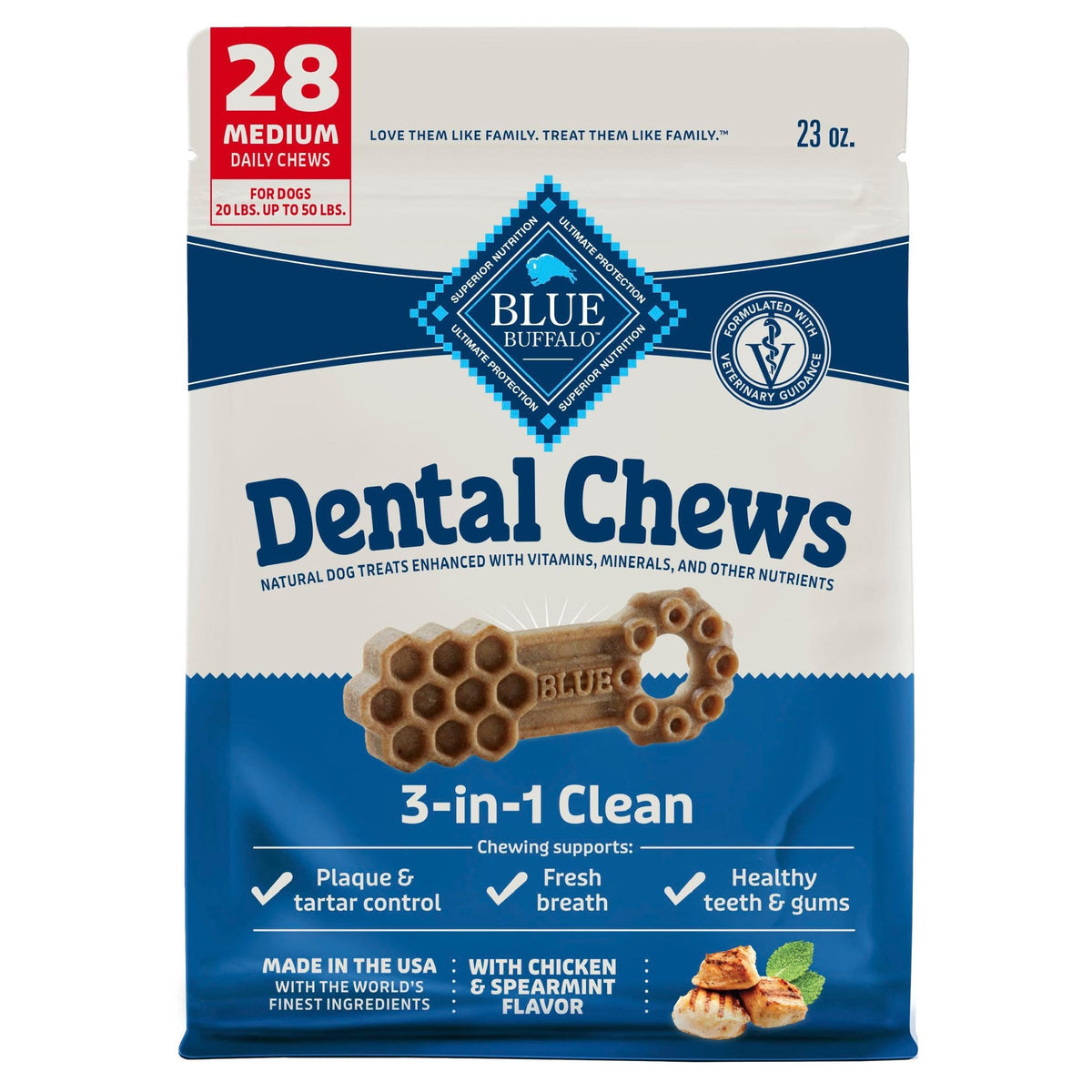 Blue Buffalo Dental Chews moyen au poulet et menthe avec emballage mis en valeur