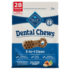 Blue Buffalo Dental Chews moyen au poulet et menthe avec emballage mis en valeur