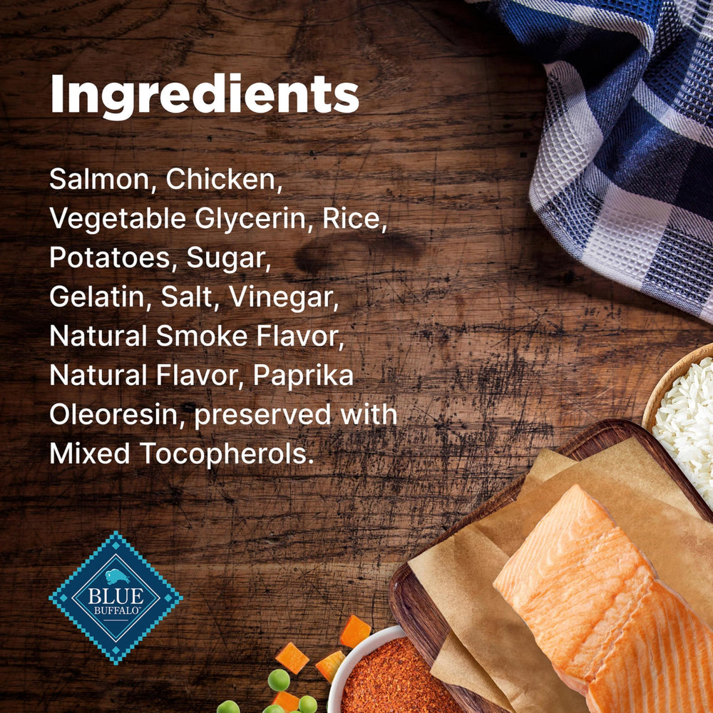 Blue Buffalo Nudges Grillers au saumon sans maïs pour une friandise simple.