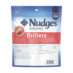 Blue Buffalo Nudges Grillers au saumon, texture tendre et morceaux faciles à déchirer.