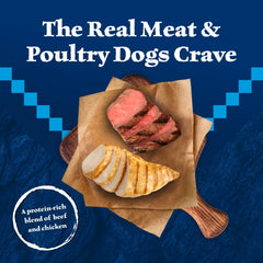 Blue Buffalo Wilderness boeuf et poulet grillés, texture humide adaptée à un repas équilibré.