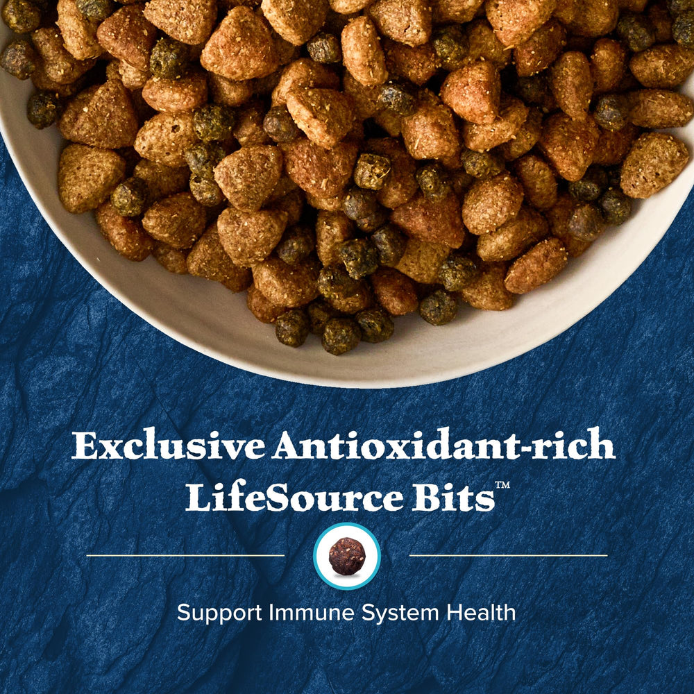Blue Buffalo Wilderness grains et fibres pour équilibre nutritionnel.