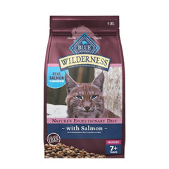 Blue Buffalo Wilderness saumon réel en premier plan, favorise le maintien musculaire.