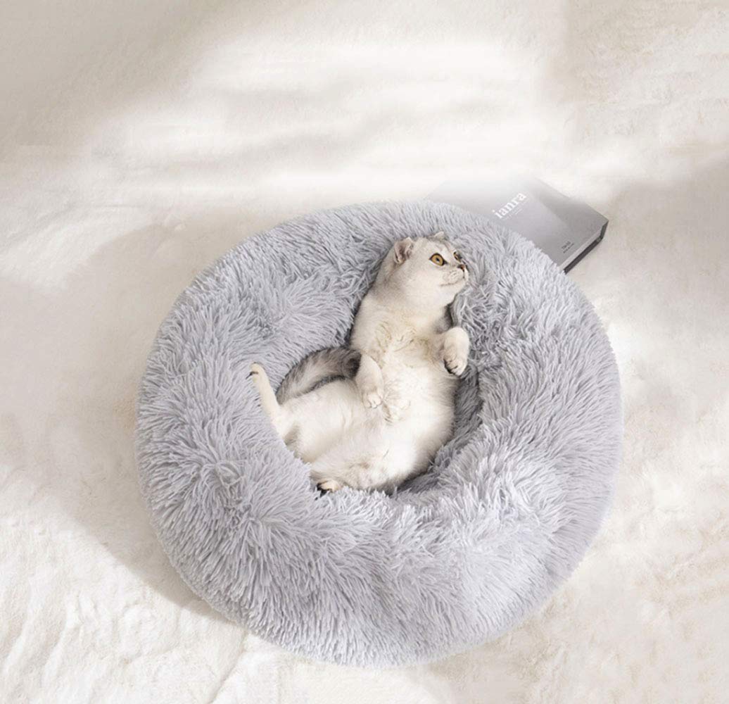 Fausse fourrure luxueuse offre chaleur douce et sensation cocooning.