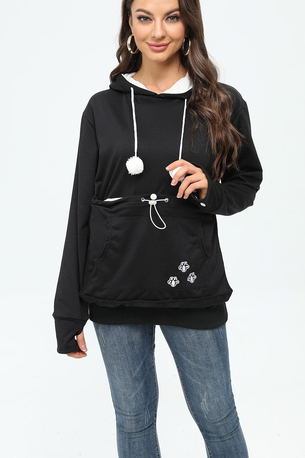 Pull à capuche BOMBAXCEIBA conçu pour hommes et femmes en usage unisexe.